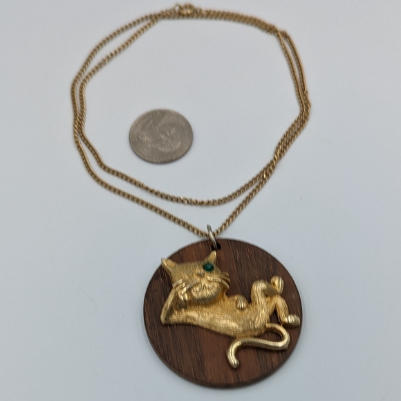 Winking Cat Pendant Wood Base Green Rhinestone Gold Tone Vintage Retro Unsigned - Picture 11 of 15